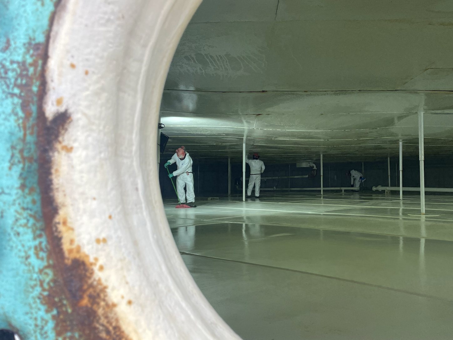 Mantención industrial — trabajos al interior de un estanque en planta