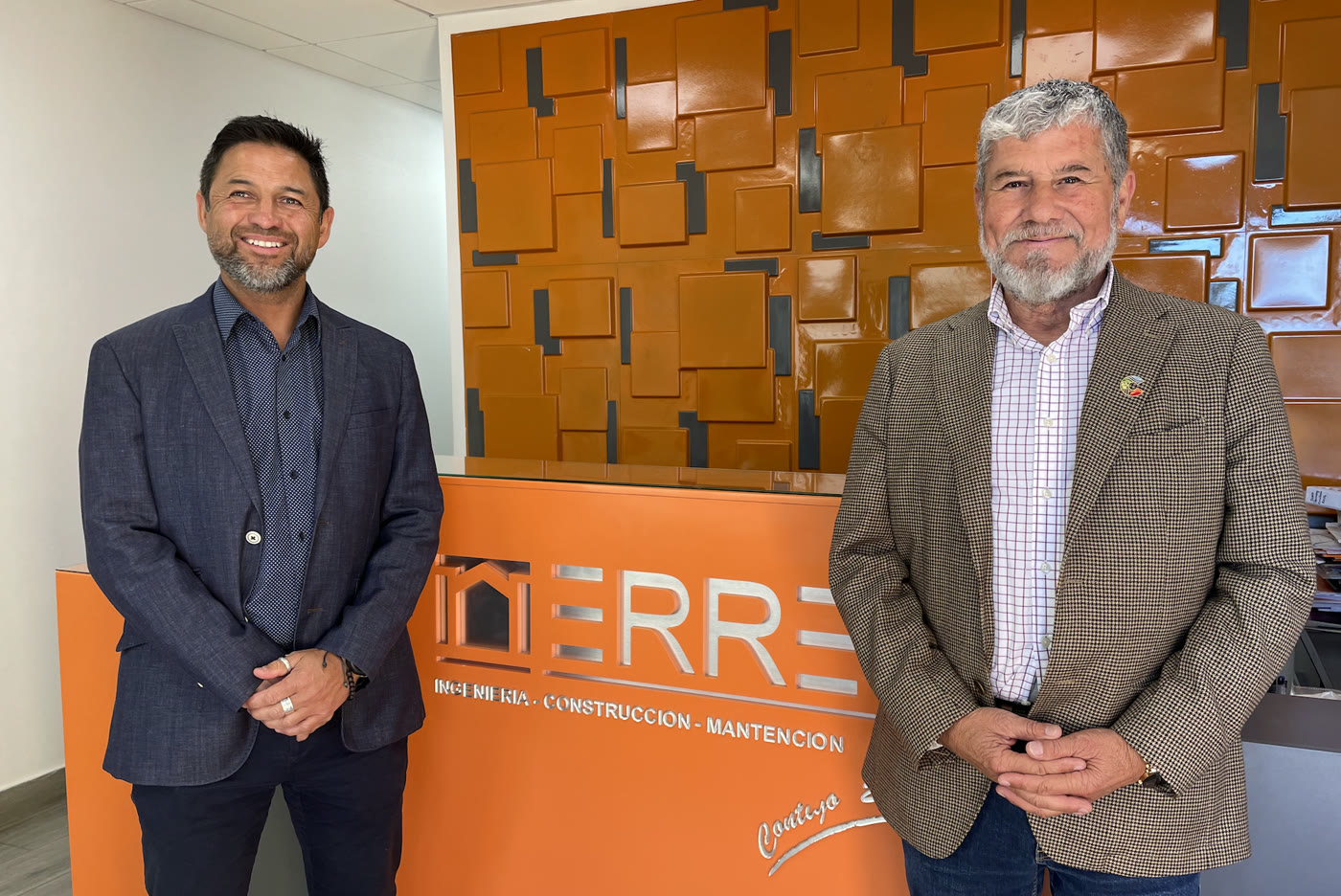 Jorge Santander — nuevo Gerente General de ERRES, en las oficinas de la empresa